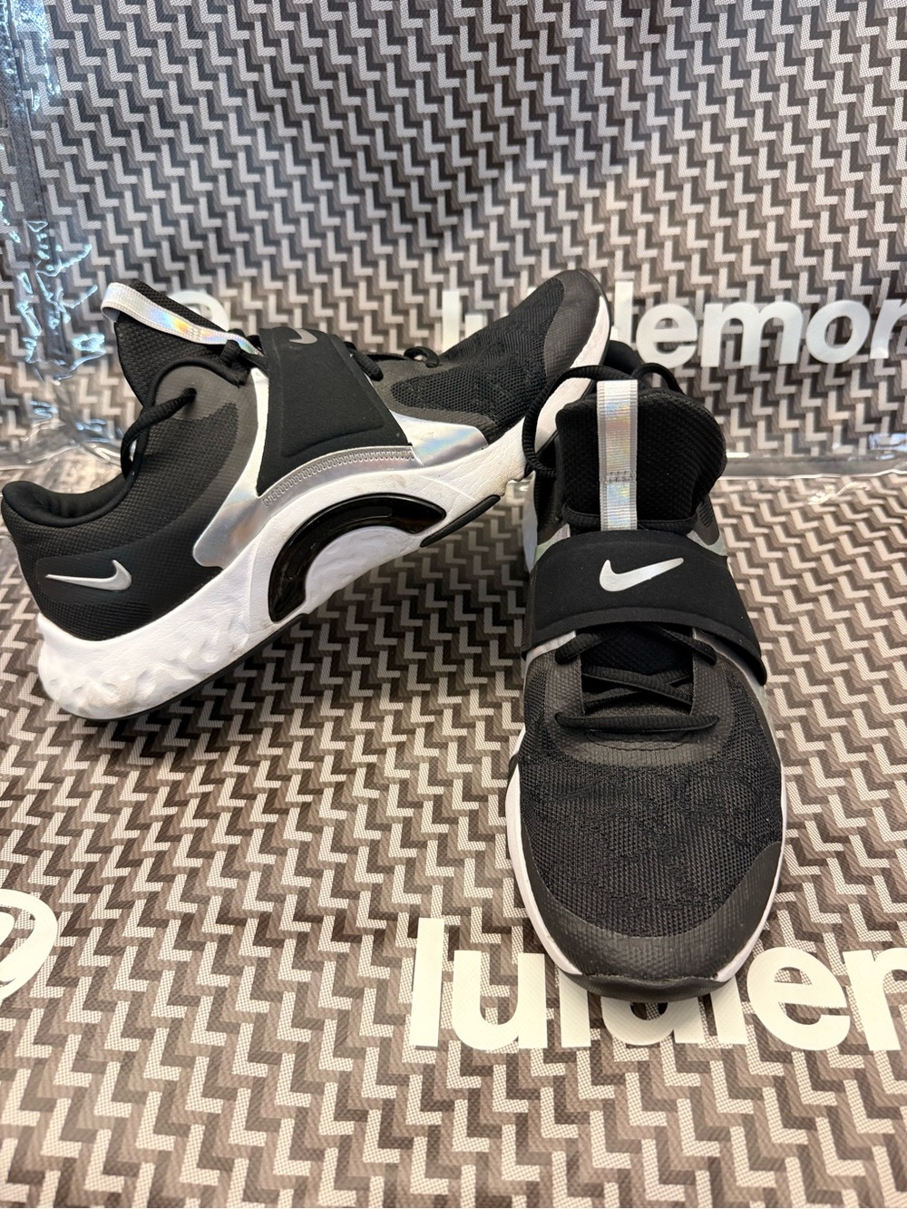 Nike Women’s Black and White Athletic Sneakers with Iridescent Pull Tab